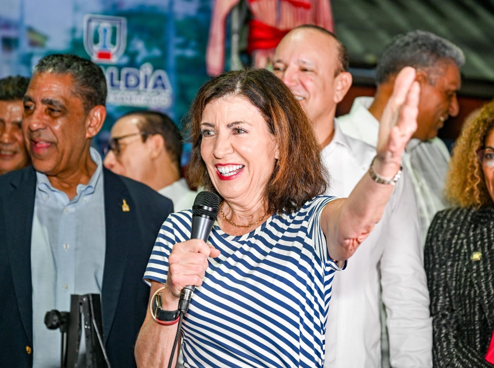 Alcaldía de Santiago recibe a la gobernadora de Nueva York, Kathy Hochul, en visita oficial