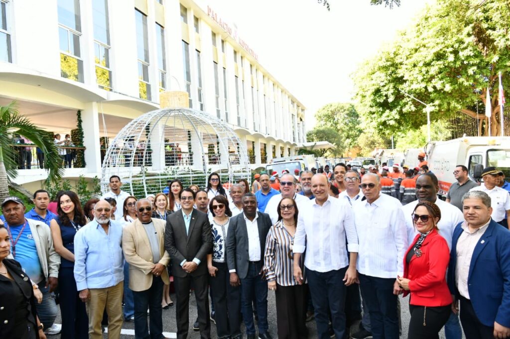 Alcalde Ulises Rodríguez pone en marcha en Santiago el programa “Limpieza Navideña Eco5RD” para garantizar una ciudad limpia en las fiestas (4)