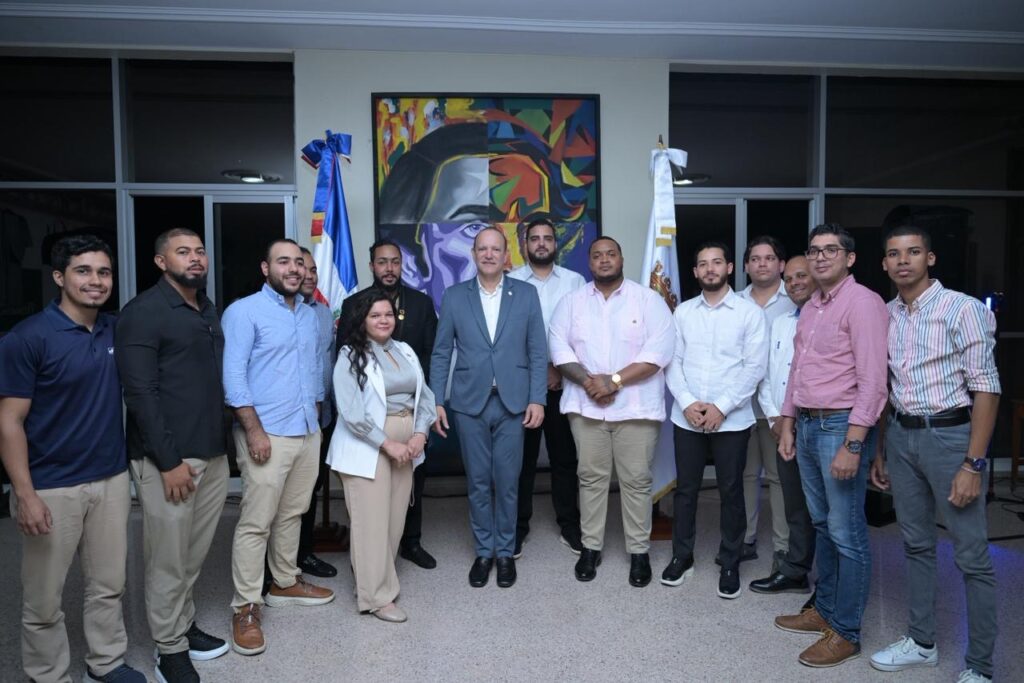 Alcaldía de Santiago reconoce a 11 jóvenes postulados al Premio Juventud 2026 (3)