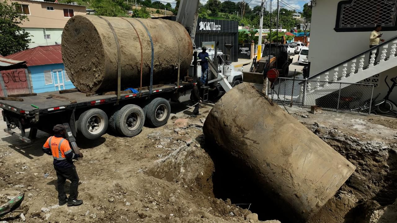 "MICM desmantela estación clandestina en San Juan y decomisa alcohol falso en San Cristóbal"