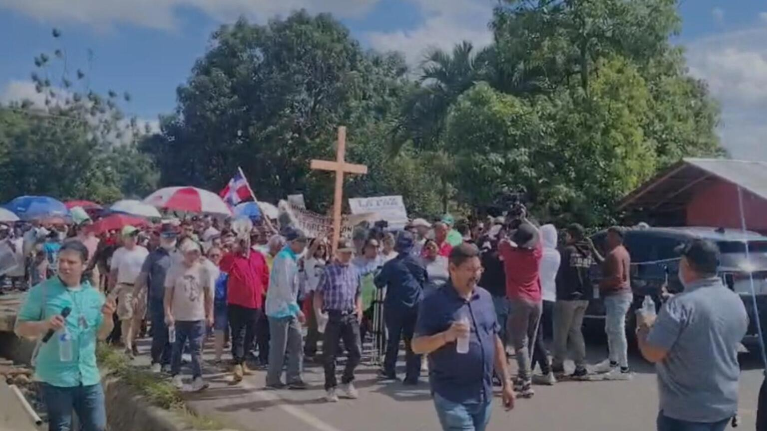 Santo Cerro La Vega: Protestan contra tala de árboles y ecocidio en la loma