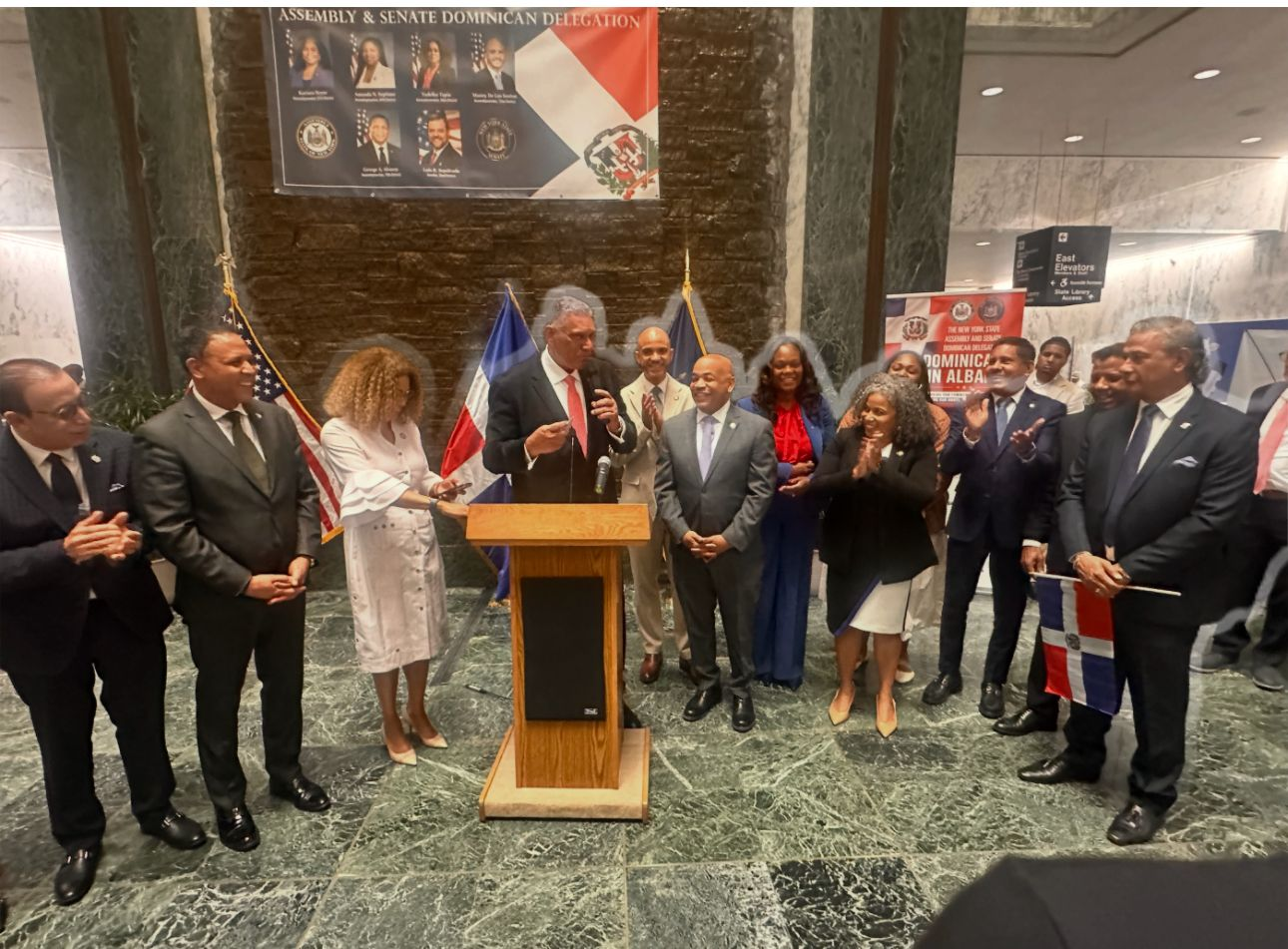 Cónsul Jesús Vázquez Martínez reconocido en "Dominicans in Albany 2026"