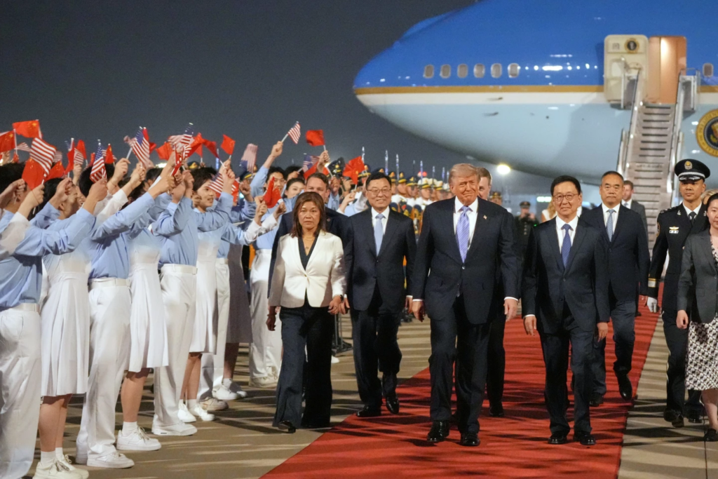 Cumbre Donald Trump y Xi Jinping Beijing 2026. • Palabras Clave Secundarias: Guerra de Irán impacto petróleo, venta de armas Taiwán EE.UU., Elon Musk Jensen Huang China viaje, pacto nuclear tripartito Trump.