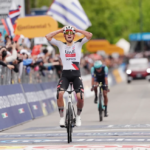 Igor Arrieta quinta etapa Giro de Italia. • Palabras Clave Secundarias: Afonso Eulálio líder maglia rosa, error de ruta ciclismo Giro, Egan Bernal clasificación general Giro, ciclismo internacional