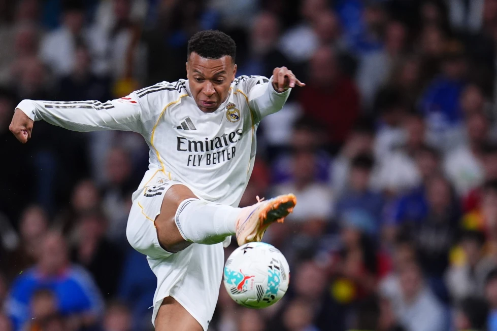Abucheos a Kylian Mbappé y Vinícius, Florentino Pérez elecciones anticipadas Real Madrid, multa a Fede Valverde y Tchouaméni, resultado Real Madrid vs Oviedo 2026.