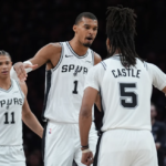 stephon-castle-celebracion-triples-spurs-nba.jpg