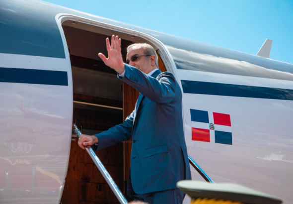 Luis Abinader viaja a Miami para recibir premio internacional