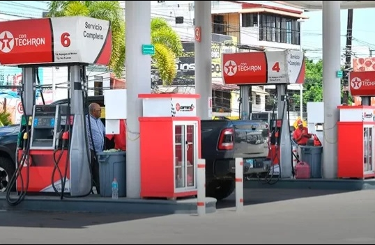 Combustibles en RD: Cuestionan destino de fondos por precios altos
