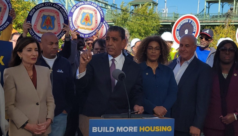 Caucus Progresista apoya reelección de Adriano Espaillat