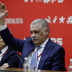 alt="Miguel Vargas Maldonado presidiendo el Comité de la Internacional Socialista en el Senado de Chile"
