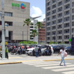 alt="Sede principal del Banco BHD implicado en investigación judicial por fraude financiero"