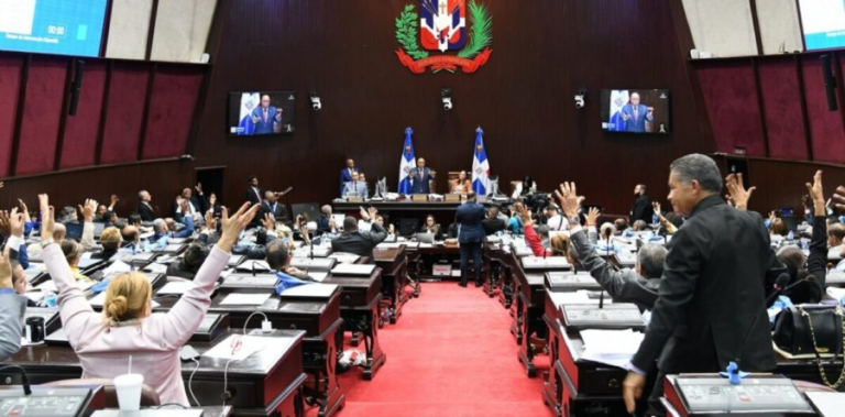 Sesión de la Cámara de Diputados en el Congreso Nacional durante la votación de los préstamos del Poder Ejecutivo)