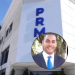 Franklin Bautista Brito, abogado y político dominicano, presentando su carta oficial de renuncia al partido PRM.