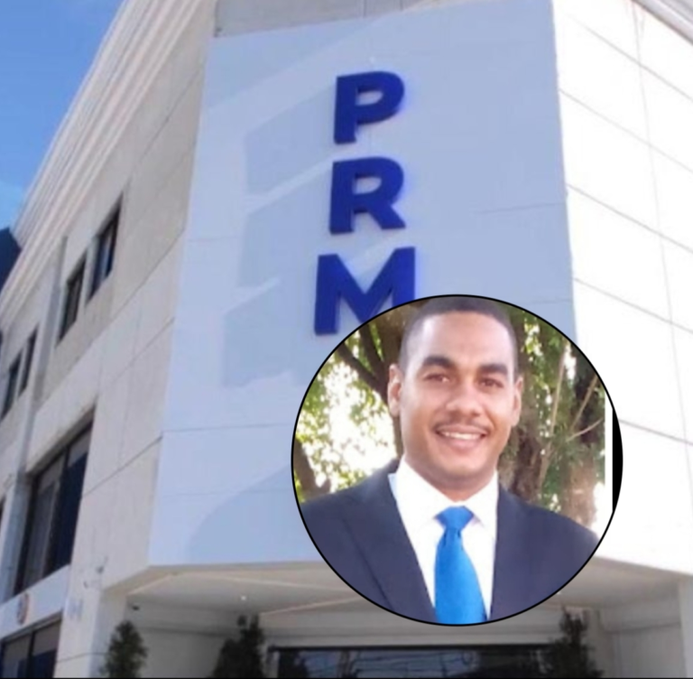Franklin Bautista Brito, abogado y político dominicano, presentando su carta oficial de renuncia al partido PRM.