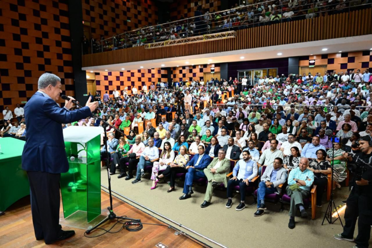 Leonel acusa al PRM de descuidar el interés nacional por su proyecto
