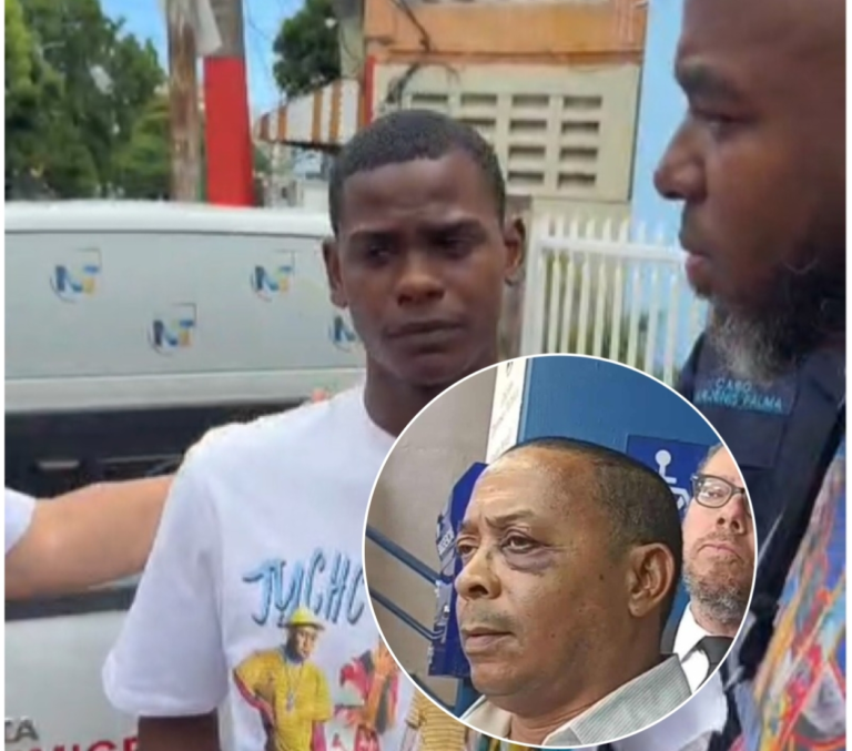Gregory Gerabel González, alias “Negro Malo”, esposado y custodiado por agentes policiales en los pasillos de la Fiscalía de Santo Domingo Oeste.