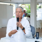 El presidente ejecutivo del PRD, Héctor Guzmán, habla durante una rueda de prensa institucional sobre las nuevas resoluciones de la Junta Central Electoral.