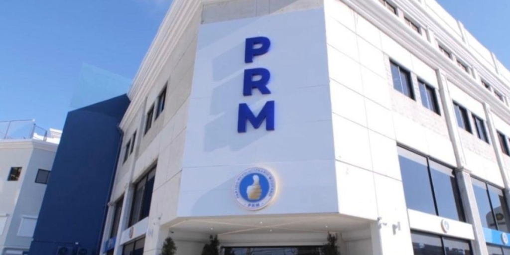 Salón de reuniones donde sesionará la Dirección Ejecutiva del PRM con los 52 miembros titulares este miércoles en Santo Domingo.