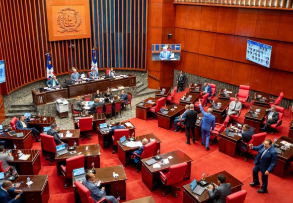 Vista panorámica del hemiciclo del Senado de la República Dominicana durante la votación y aprobación en primera lectura de la reforma de control de financiamiento político.