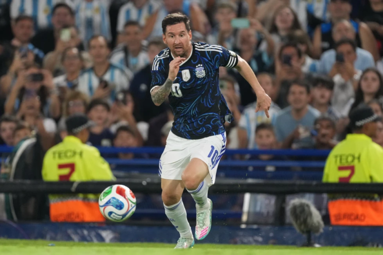 ¿Quiénes van y quiénes se quedan? Scaloni confirma la lista de Argentina para el Mundial y aclara las alarmas por Messi