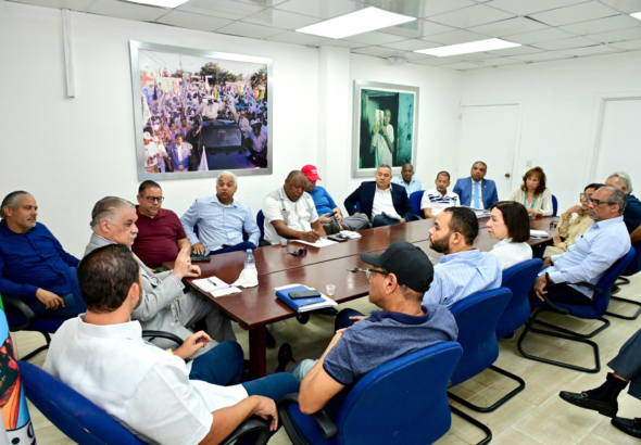 (Alt Text): Miguel Vargas Maldonado PRD critica gobierno Luis Abinader crisis económica RD