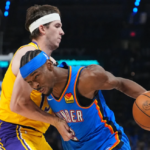 Chet Holmgren vs LeBron James Thunder vs Lakers Playoffs NBA 2026 Descripción Meta: Chet Holmgren lidera con 24 puntos la victoria del Oklahoma City Thunder 108-90 sobre los Lakers de Los Ángeles en el inicio de las semifinales del Oeste.