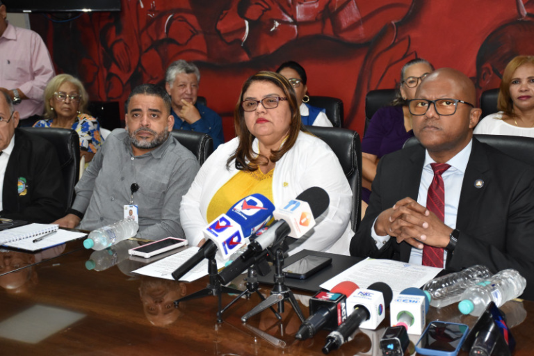 Colegio Médico Dominicano CMD protesta pensiones médicos retirados