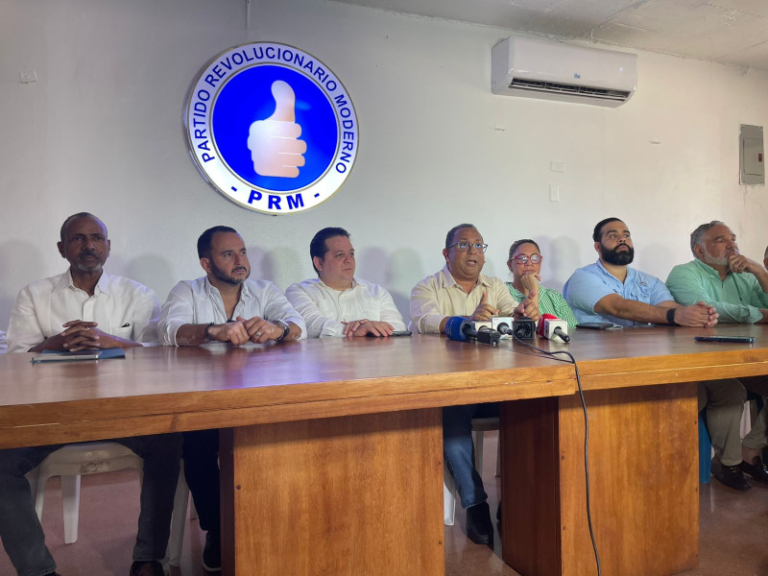 "Tensión en el PRM: Diputados de Santiago rechazan consenso y exigen voto directo para elegir autoridades"