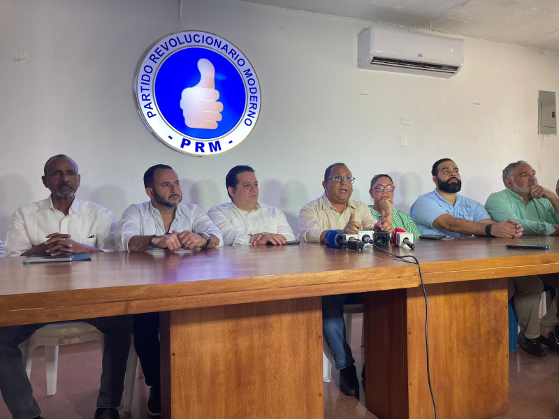"Tensión en el PRM: Diputados de Santiago rechazan consenso y exigen voto directo para elegir autoridades"