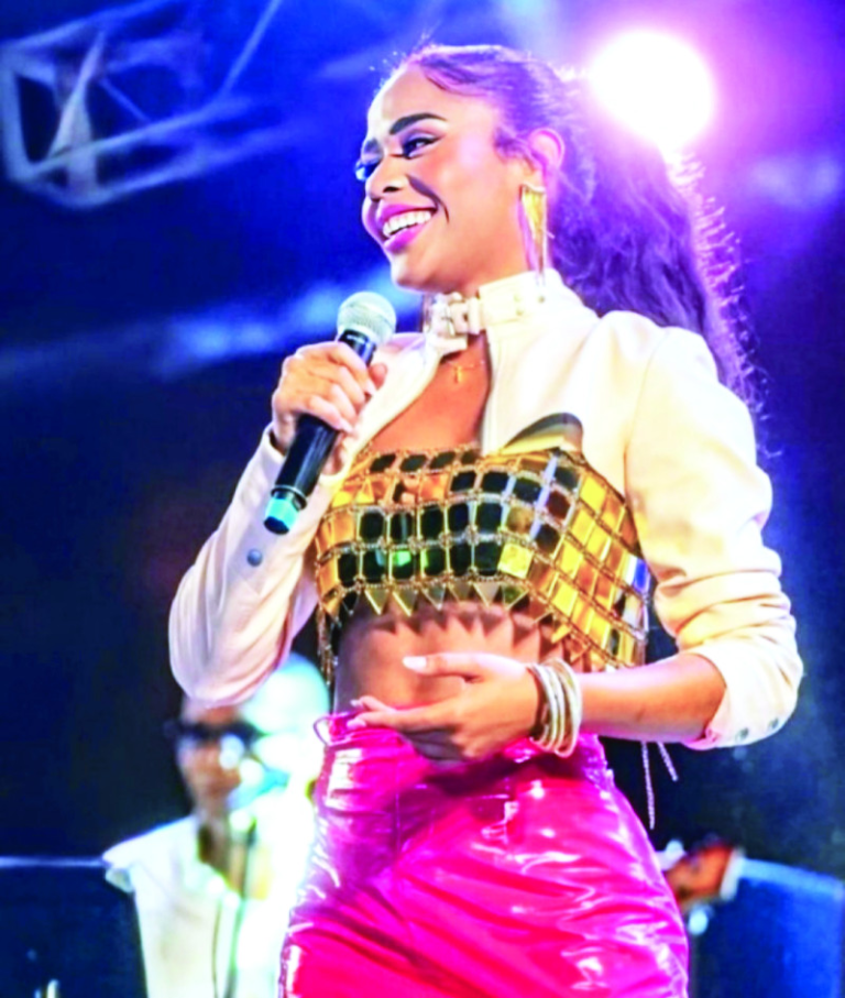 La cantante dominicana Steffany Constanza nominada en Guatemala como Mejor Cancion Merengue por El cigarrillo.