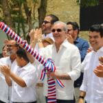 El presidente Luis Abinader junto a Wellington Arnaud inauguran el acueducto multiple San Jose de Ocoa Sabana Larga.