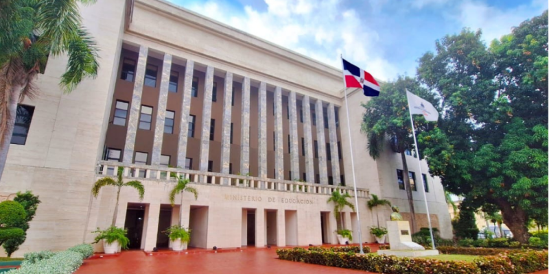 El Ministerio de Educacion emite la Orden Departamental 011-2026 para regular el uso de celulares y pantallas en escuelas.