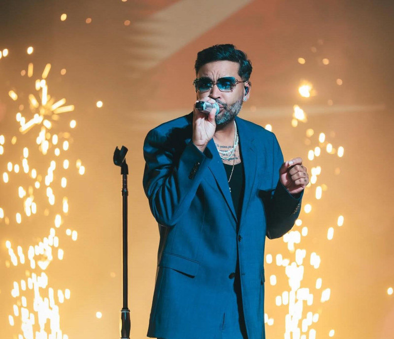 Zion comparte que pasó tres semanas inconsciente. El artista urbano también comentaba sobre el pago que reciben los músicos de las compañías discográficas.