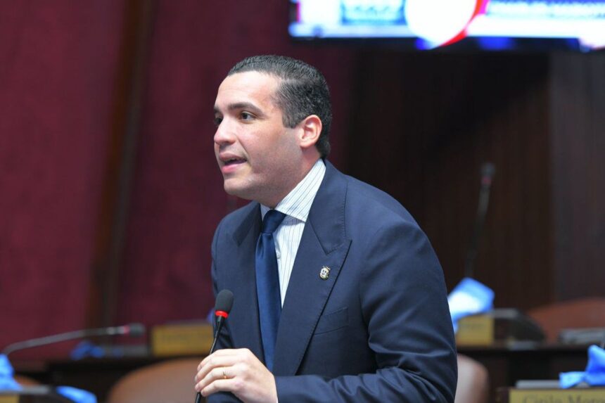 Charlie Mariotti Jr. critica precios de los combustibles y exige cambios en la Ley de Hidrocarburos