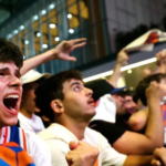 Fuegos artificiales, disturbios y disparos en Broadway: así celebró Nueva York el primer campeonato NBA de los Knicks en 53 años