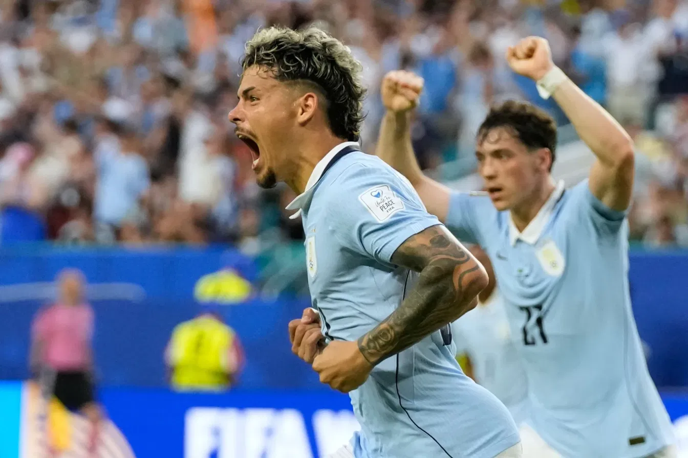 Maxi Araújo celebra con el puño en alto el gol del empate de Uruguay ante Arabia Saudí en el Mundial 2026, en el Hard Rock Stadium de Miami Gardens, Florida.