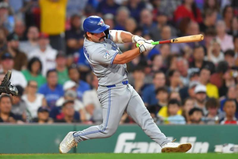 Azulejos vencen Medias Rojas jonrones Cease