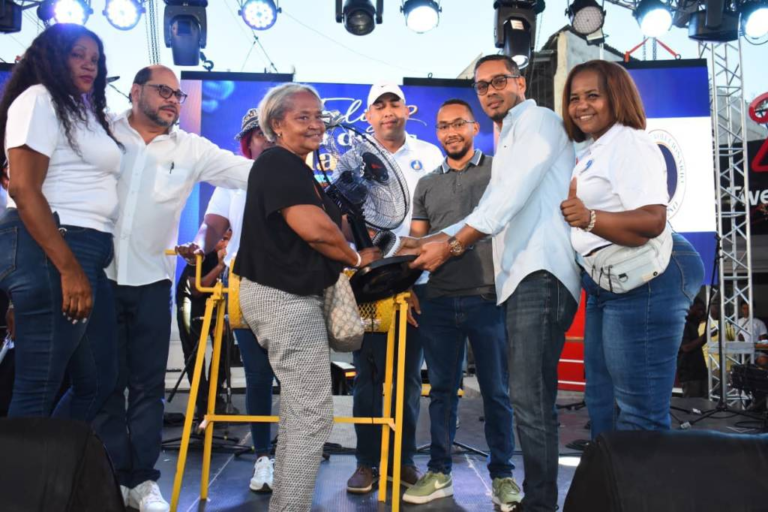 Freilin Urbaez celebra Dia de las Madres San Luis