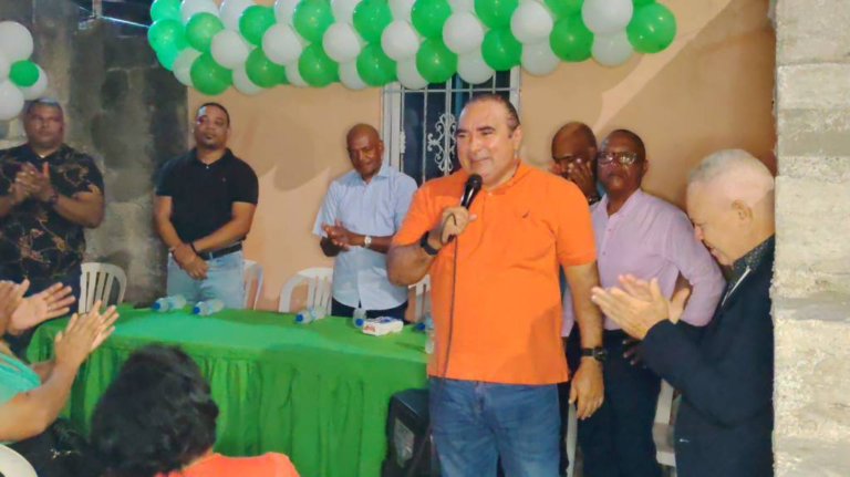 Víctor Pavón encabeza asamblea comunitaria en Sabana Perdida