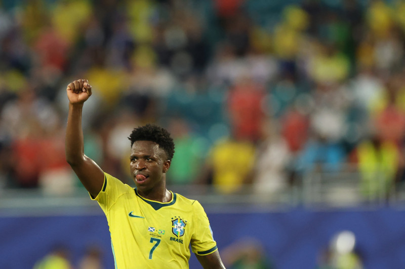 Brasil golea 3-0 a Escocia con doblete de Vinícius y regresa Neymar