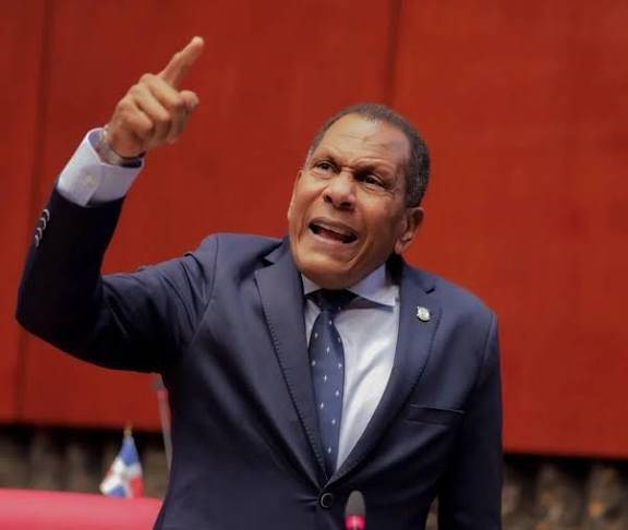 Noticias En Línea RD felicita en su cumpleaños al senador y filántropo Dr. Dagoberto Rodríguez Adames