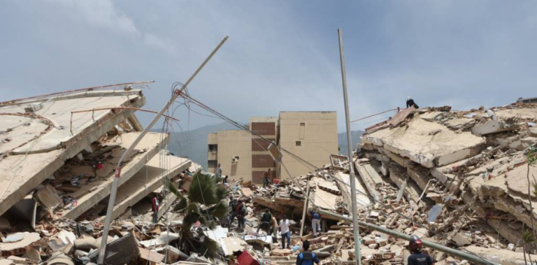 Catástrofe en Venezuela: Suman 235 muertos y 4,300 heridos; ayuda internacional llega ante "devastación aterradora"