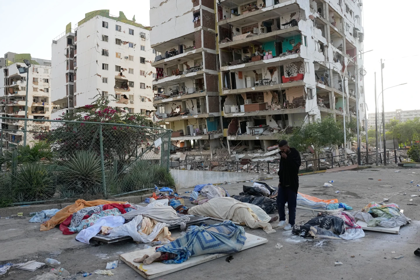 Sube a 1,430 la cifra de muertos por terremotos en Venezuela mientras buscan a casi 69,000 desaparecidos