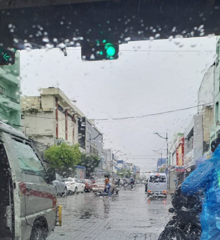 Vaguada y onda tropical provocarán aguaceros con tronadas en gran parte del país durante las próximas horas