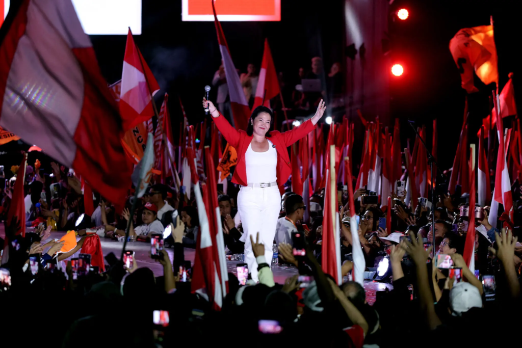 Histórico: Keiko Fujimori gana la presidencia de Perú por estrecho margen y sella el giro a la derecha en Latinoamérica