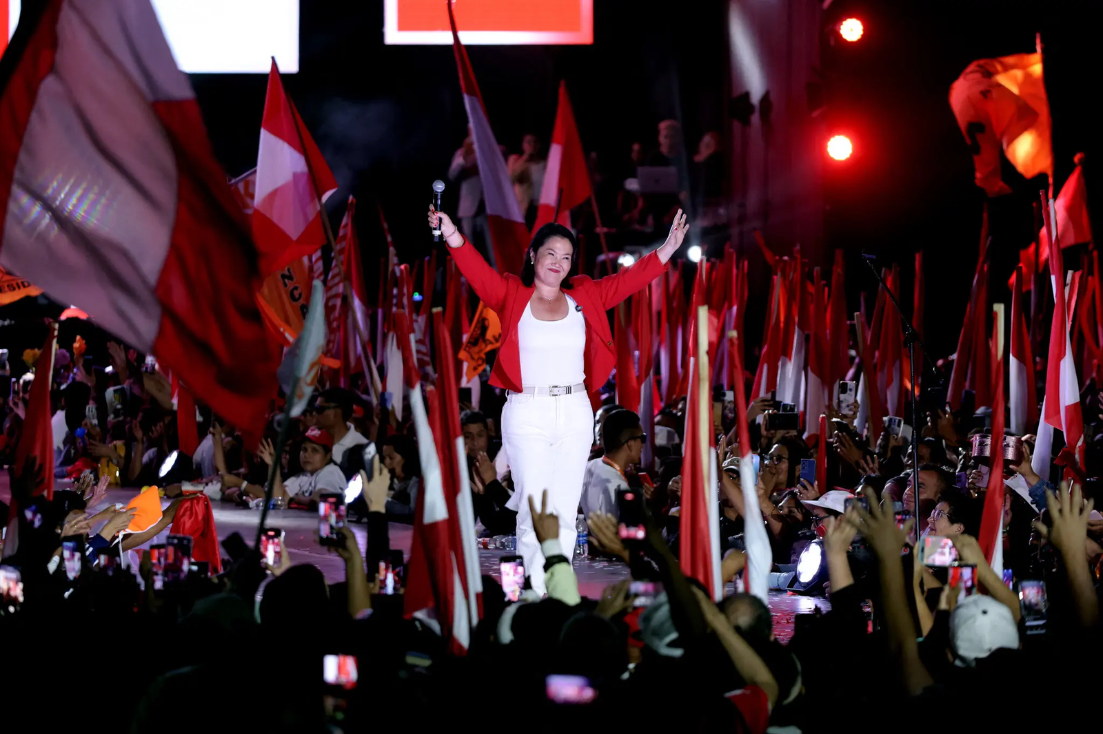 Histórico: Keiko Fujimori gana la presidencia de Perú por estrecho margen y sella el giro a la derecha en Latinoamérica