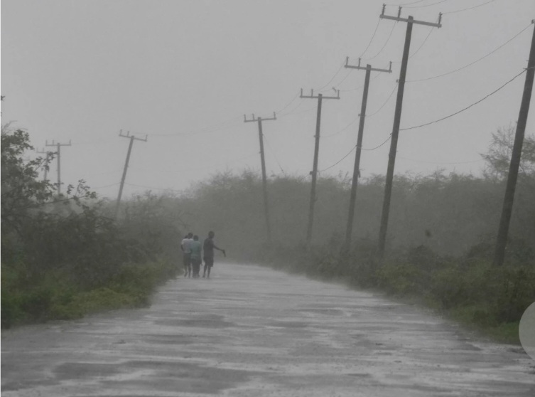 Alerta meteorológica: Onda tropical y vaguada provocarán fuertes aguaceros con tronadas en gran parte de RD