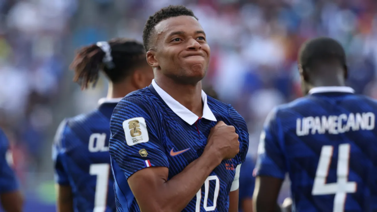 Kylian Mbappé anotó un doblete ante Suecia en Nueva Jersey y alcanzó a Lionel Messi como máximo goleador del Mundial 2026