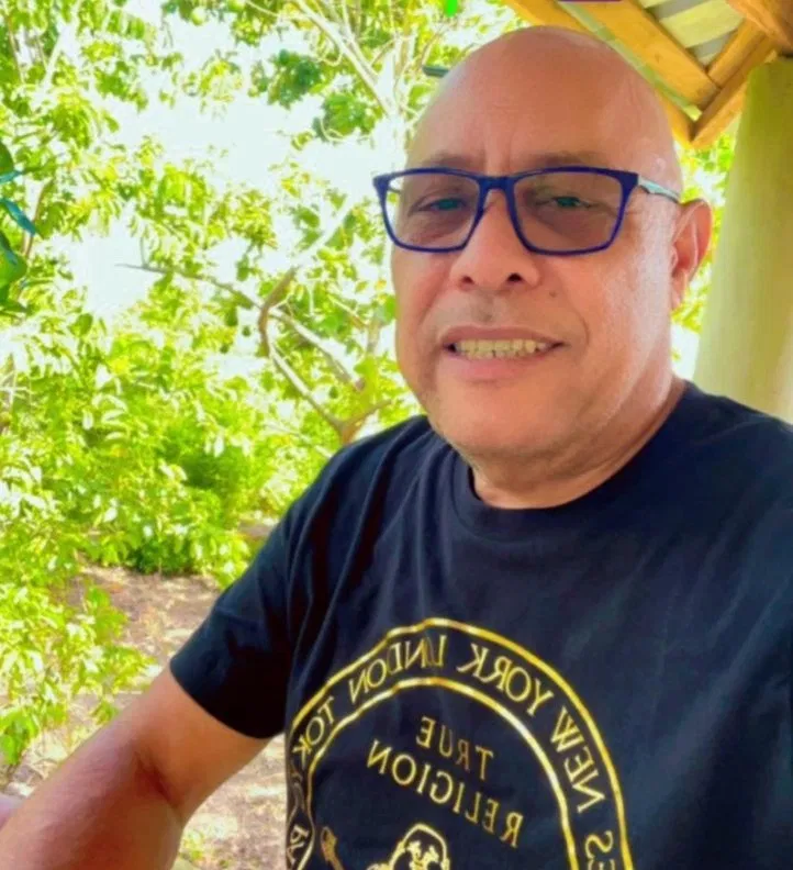 NoticiasEnlineaRD felicita a Arcadio Suero "Brugal" en su cumpleaños: fiel seguidor y amigo del director José Abreu