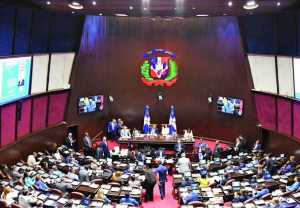 Sesión ordinaria en el hemiciclo de la Cámara de Diputados de la República Dominicana discutiendo la reforma al Código Laboral.